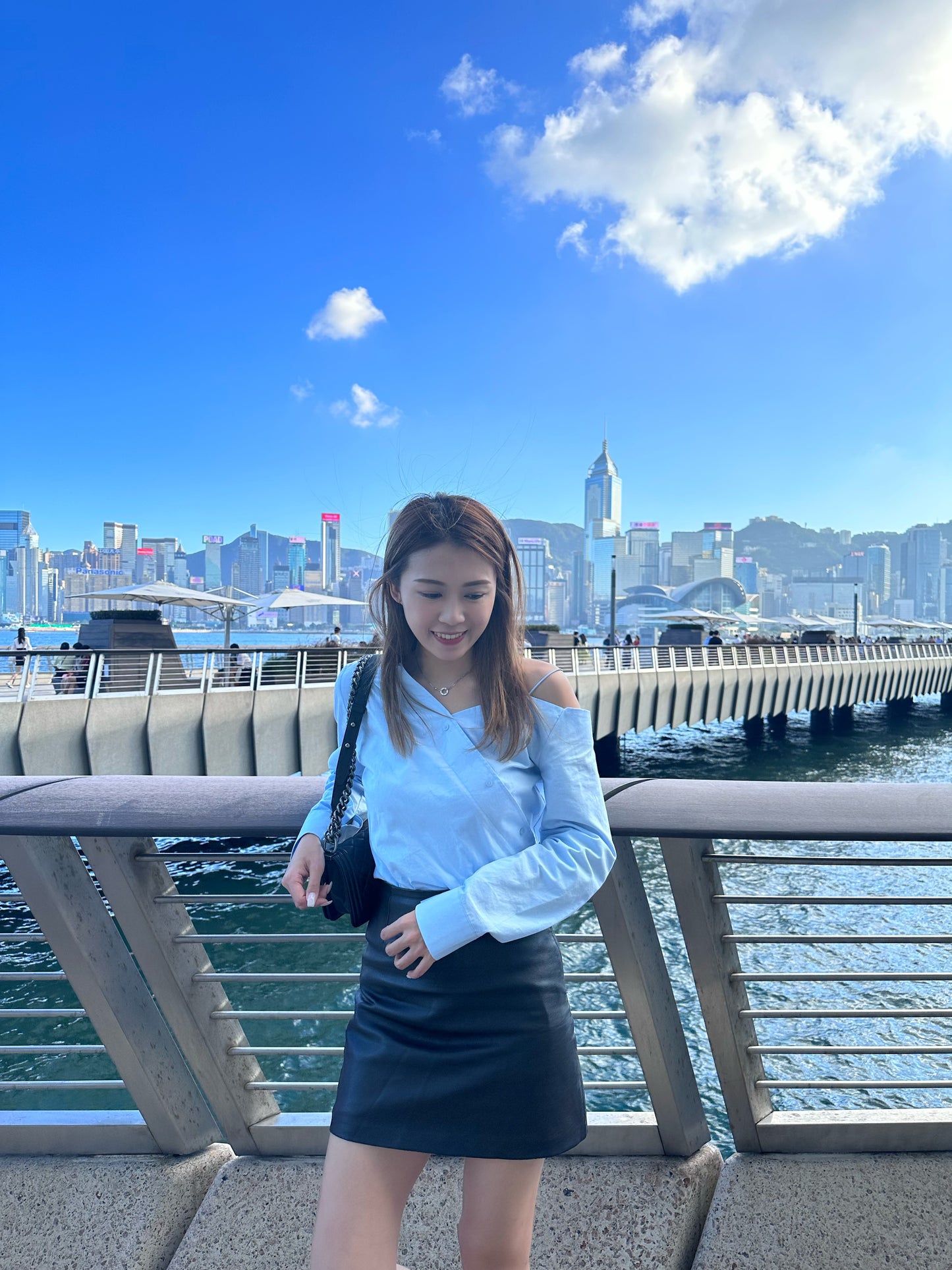 藍色單邊露肩長袖上衣