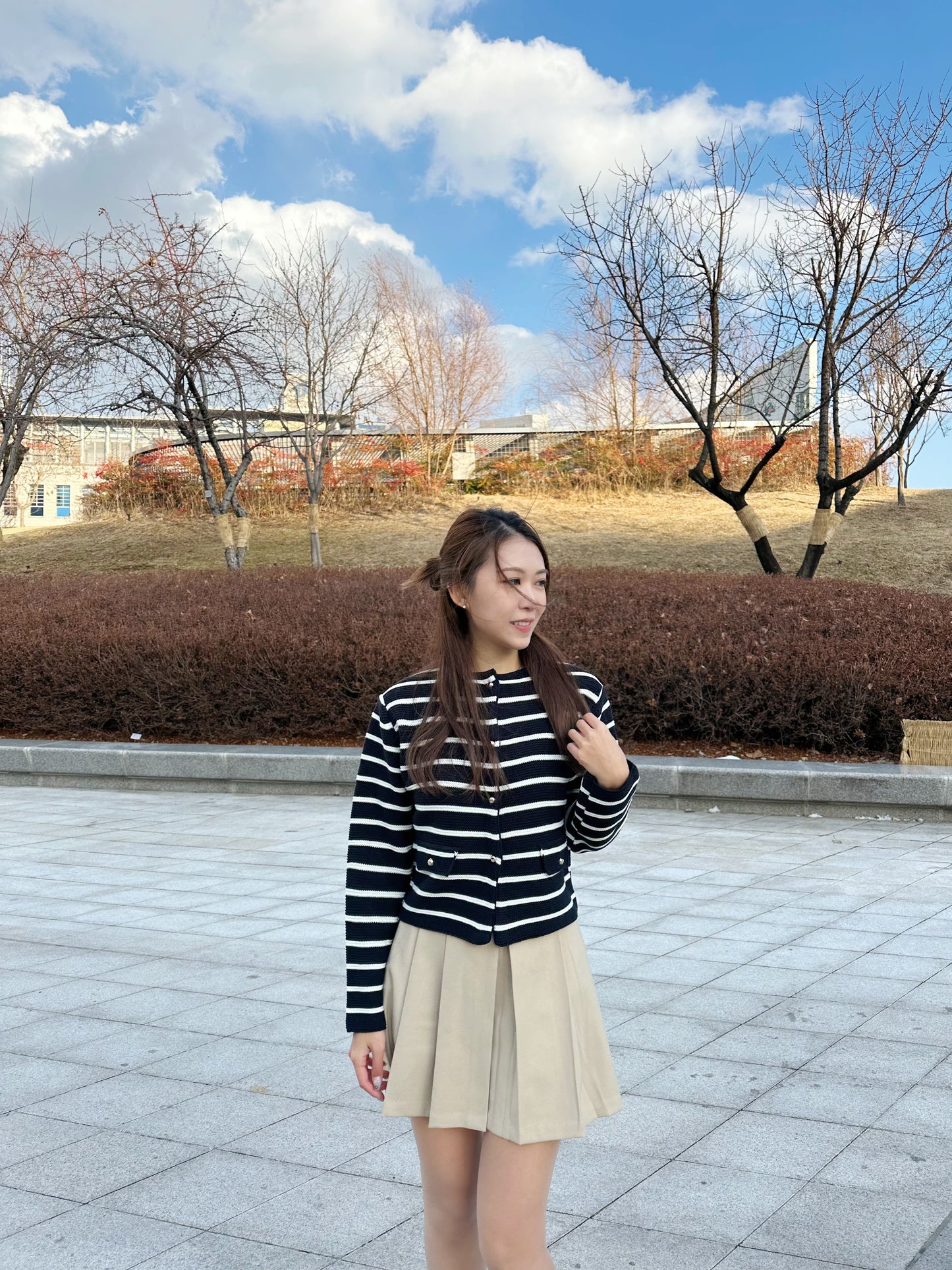 深藍色幼間開胸冷衫