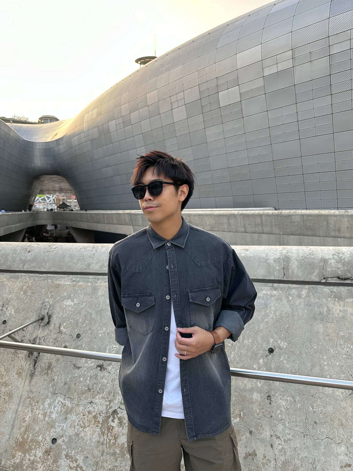 男裝深灰色洗水襯衣