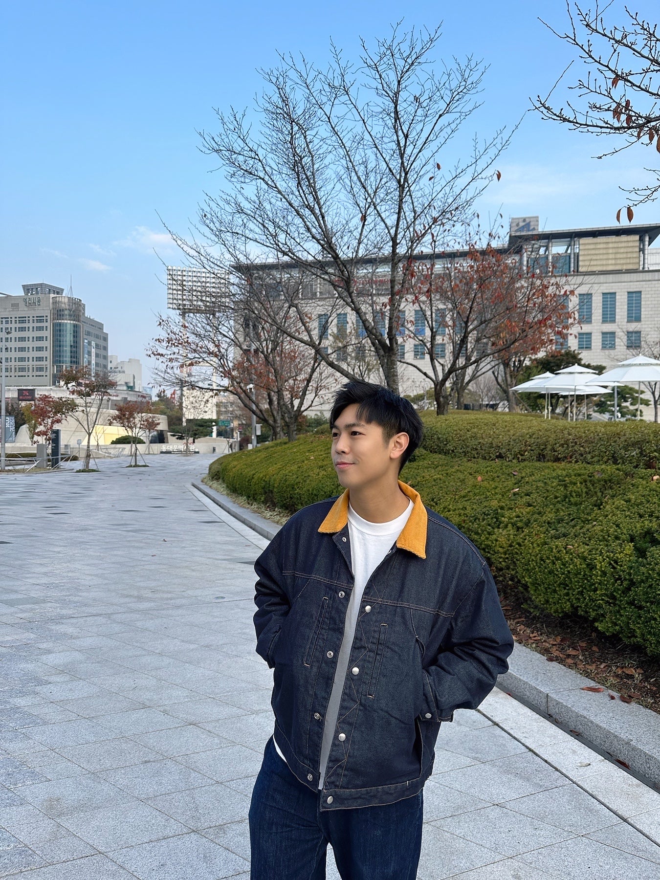 燈芯絨領深藍色牛仔褸