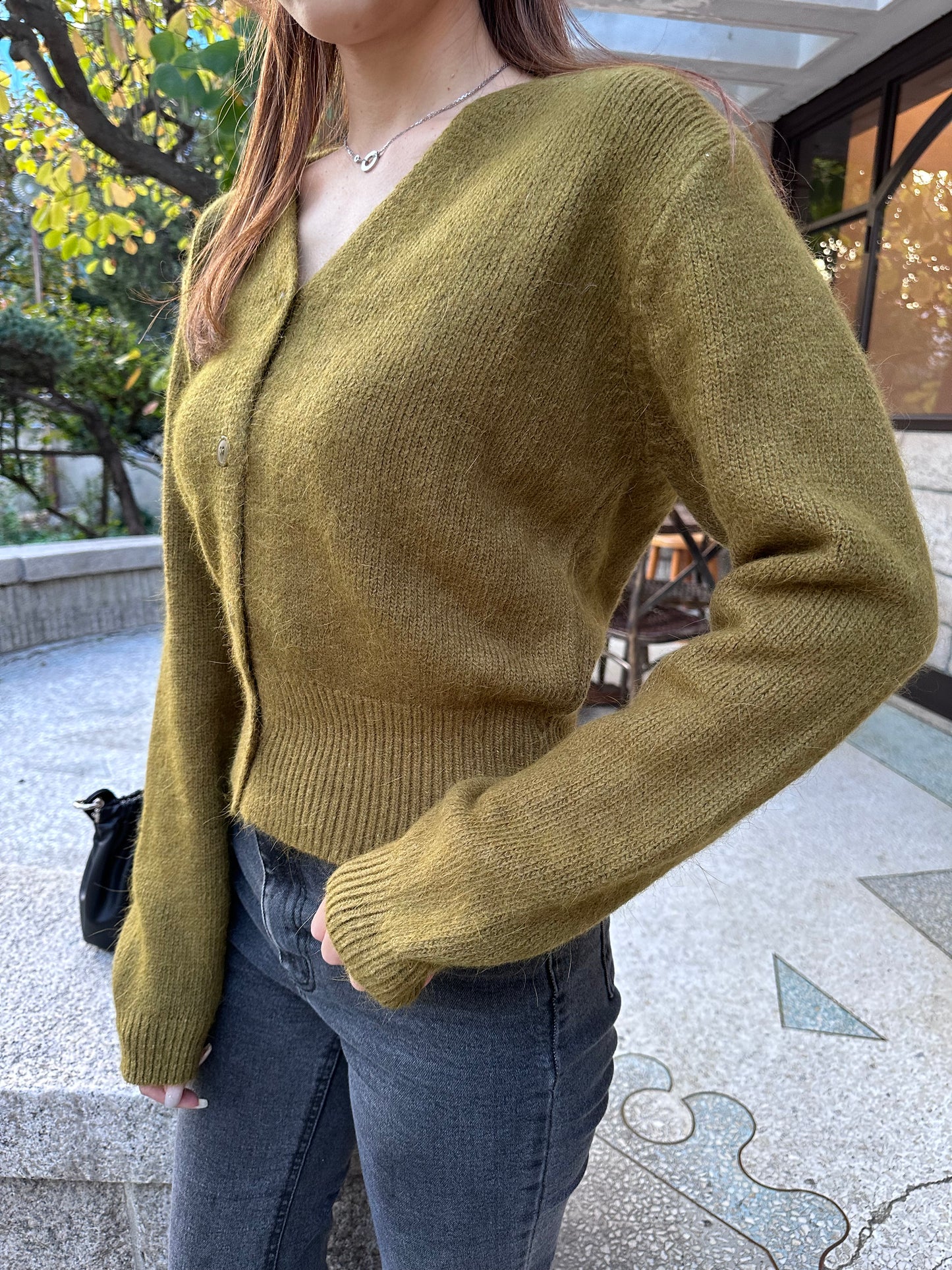 綠茶色毛毛開胸冷衫