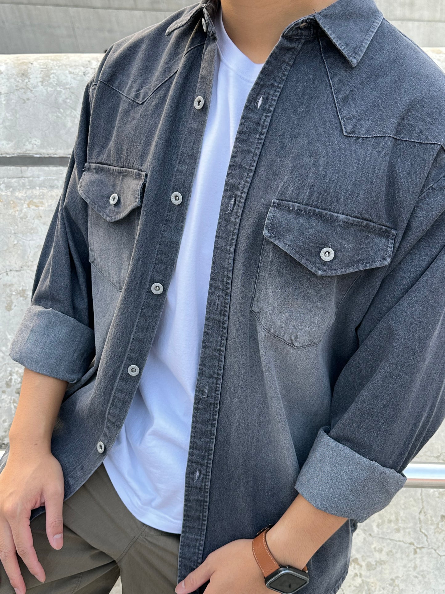 男裝深灰色洗水襯衣