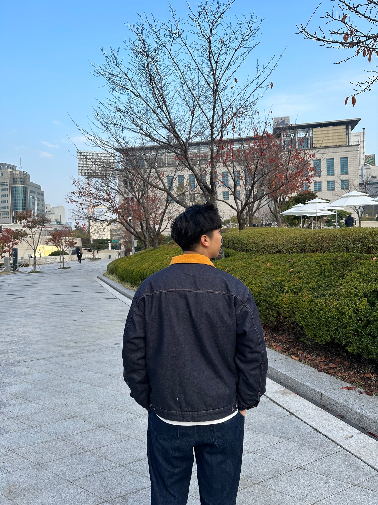 燈芯絨領深藍色牛仔褸
