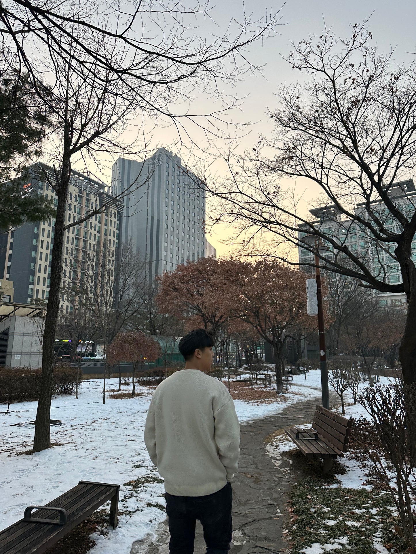 米白色Woman in Love心心毛衣