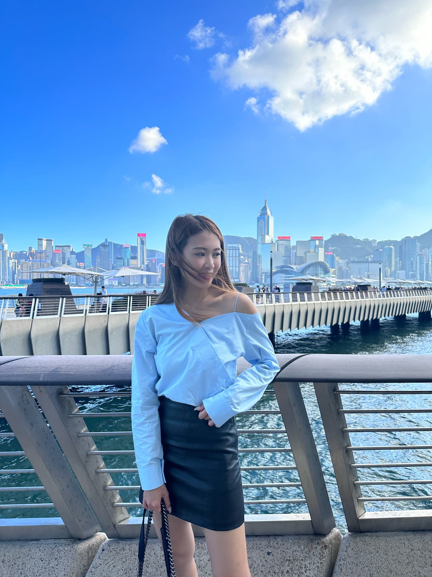 藍色單邊露肩長袖上衣