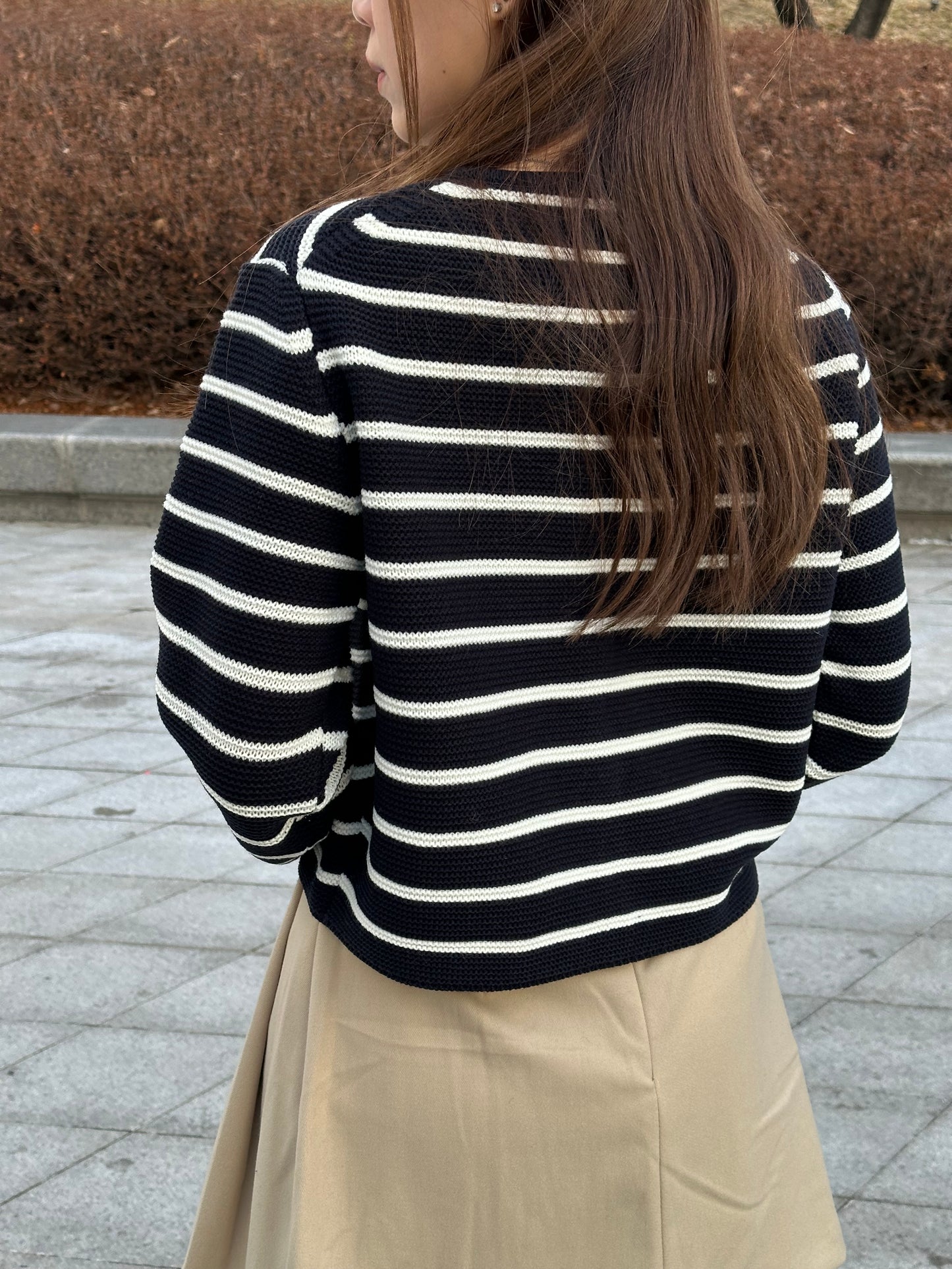 深藍色幼間開胸冷衫