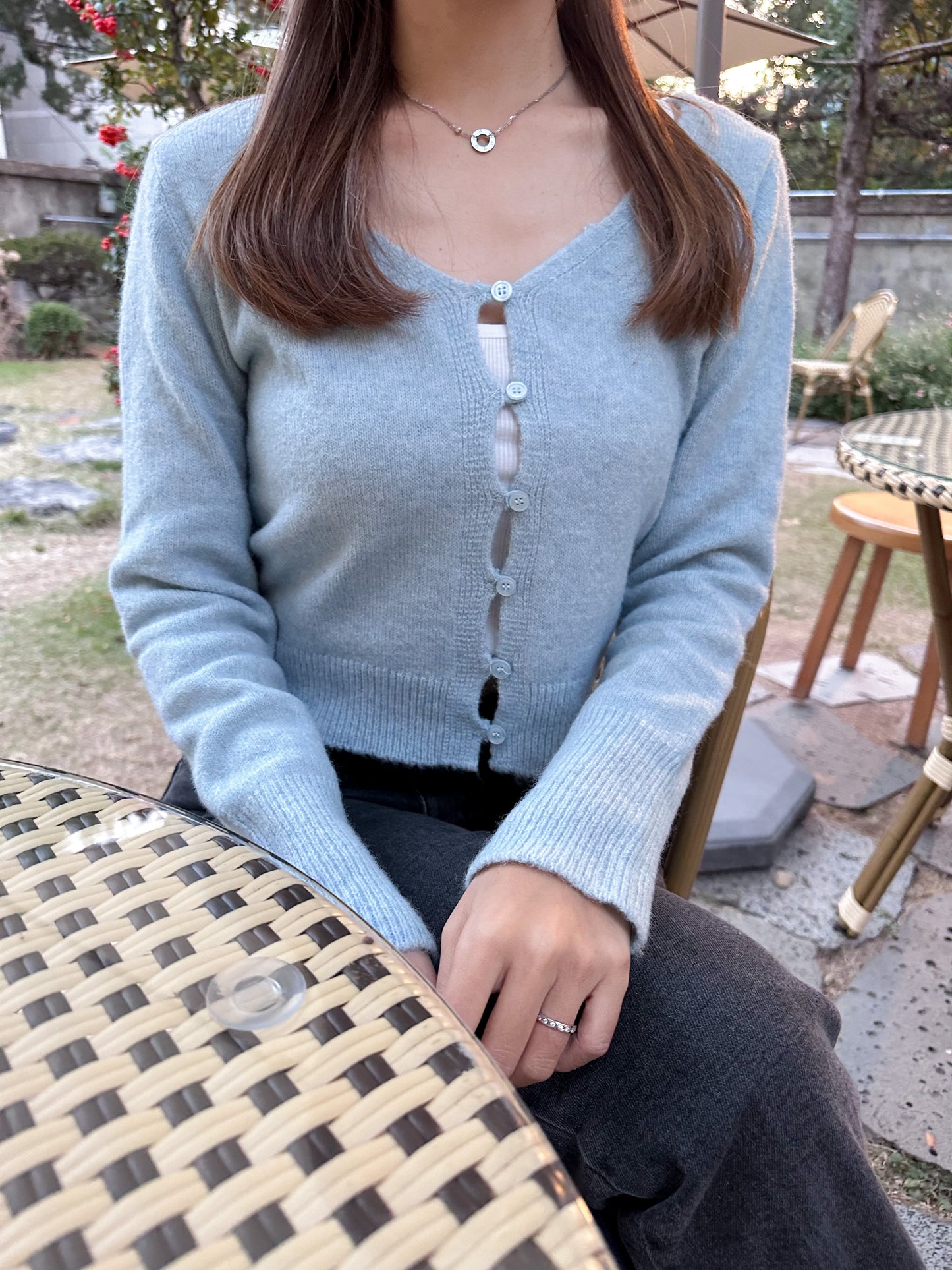 淺藍色開胸鈕扣短身針織上衣