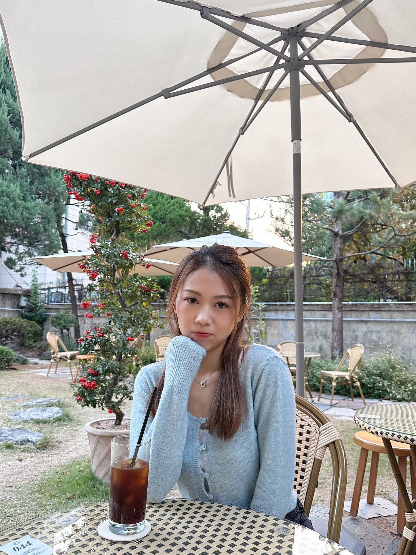 淺藍色開胸鈕扣短身針織上衣