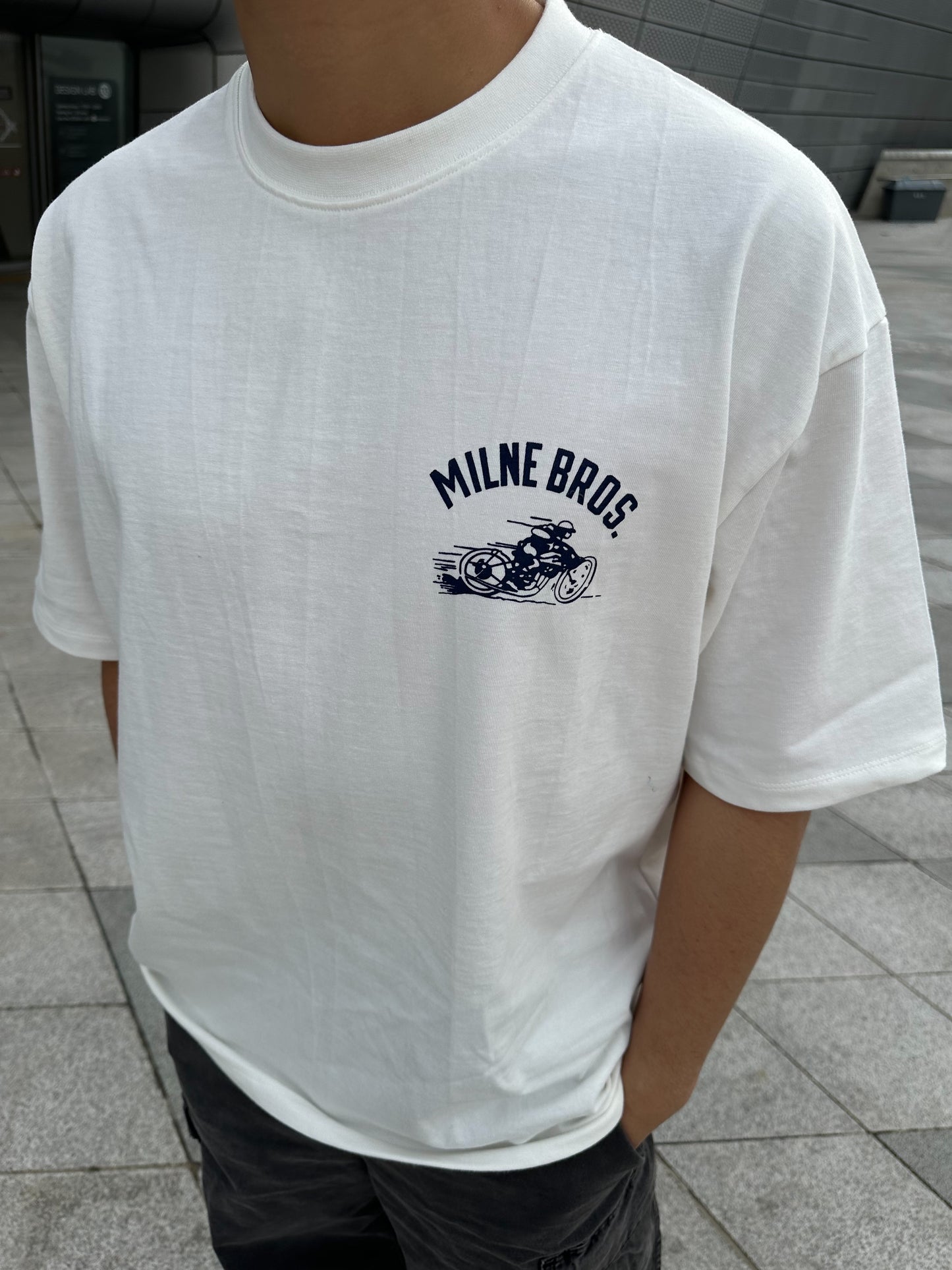 男裝白色電單車Print Tee (Oversized)