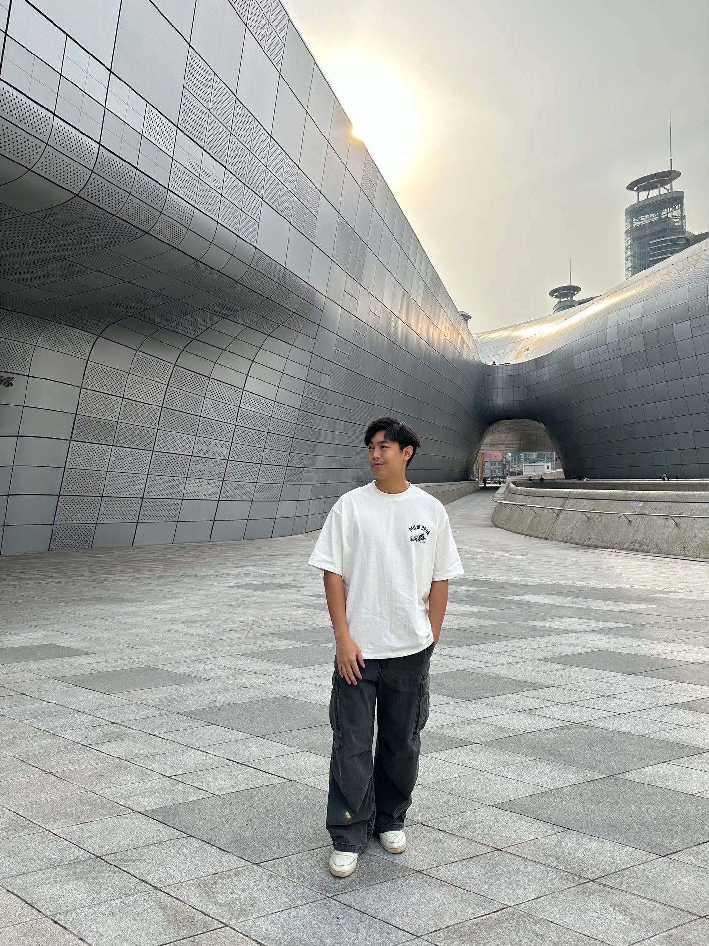 男裝白色電單車Print Tee (Oversized)