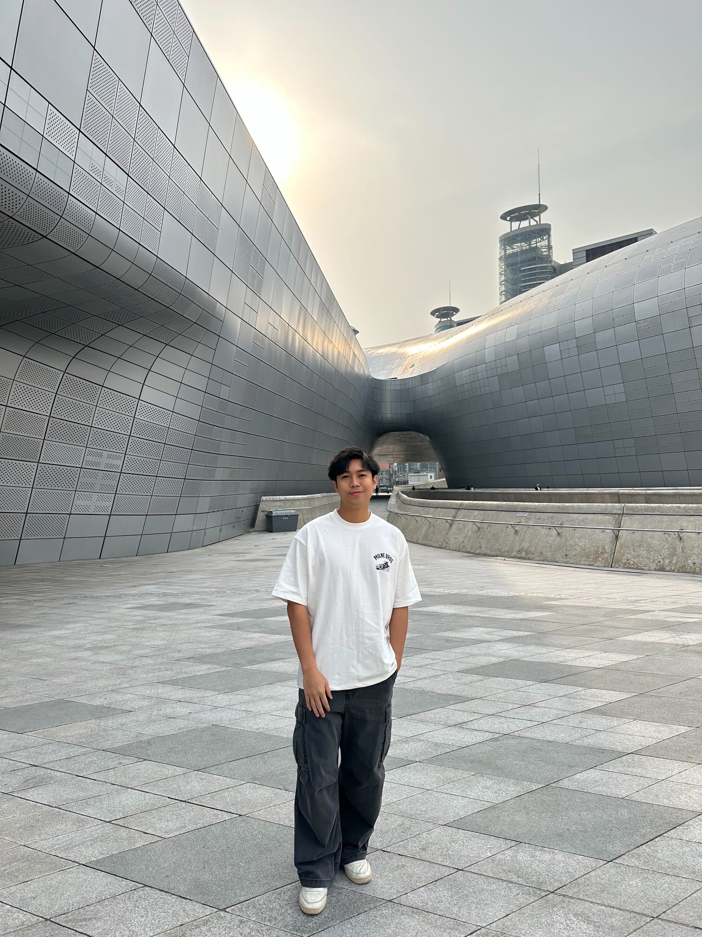 男裝白色電單車Print Tee (Oversized)